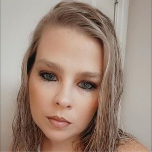 Meet your Posher, Becky